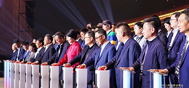 2021年度家裝兩會盛裝召開丨銘品裝飾董事長做專題演講，解讀設計化和部品趨勢！