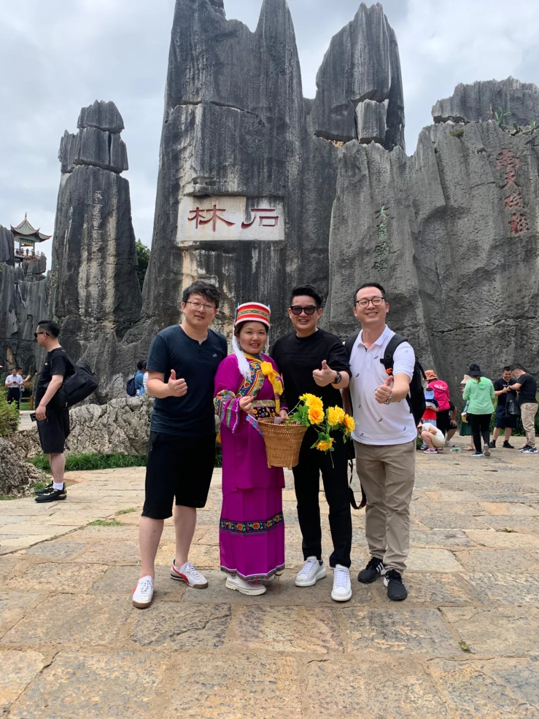 石林聳立，奇石怪峰