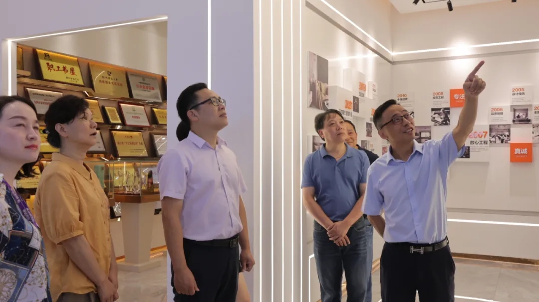 實地走訪銘品展廳，調(diào)研企業(yè)