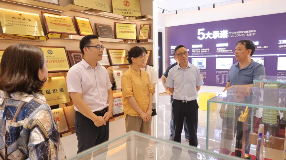 實地走訪銘品展廳，調(diào)研企業(yè)