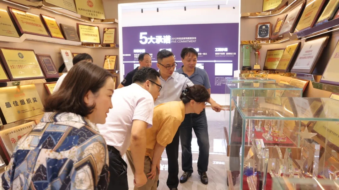 實地走訪銘品展廳，調(diào)研企業(yè)
