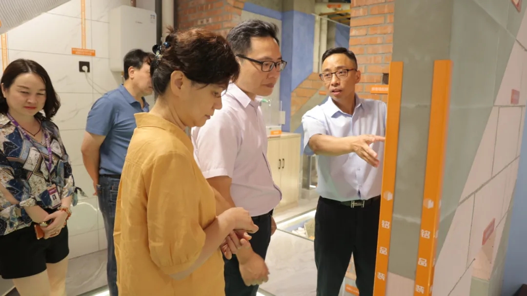 實地走訪銘品展廳，調(diào)研企業(yè)