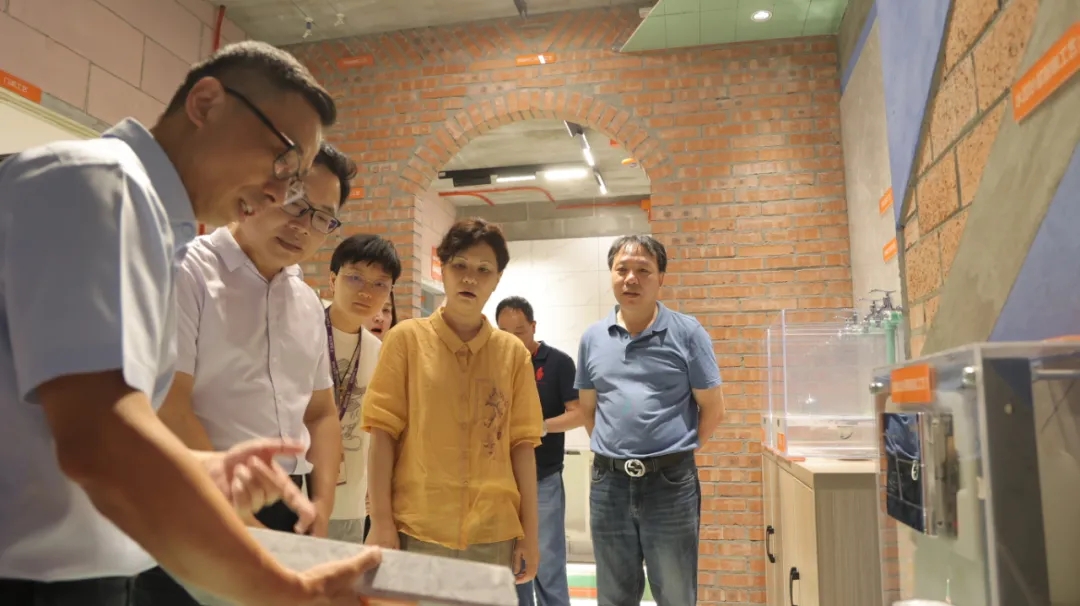 實地走訪銘品展廳，調(diào)研企業(yè)