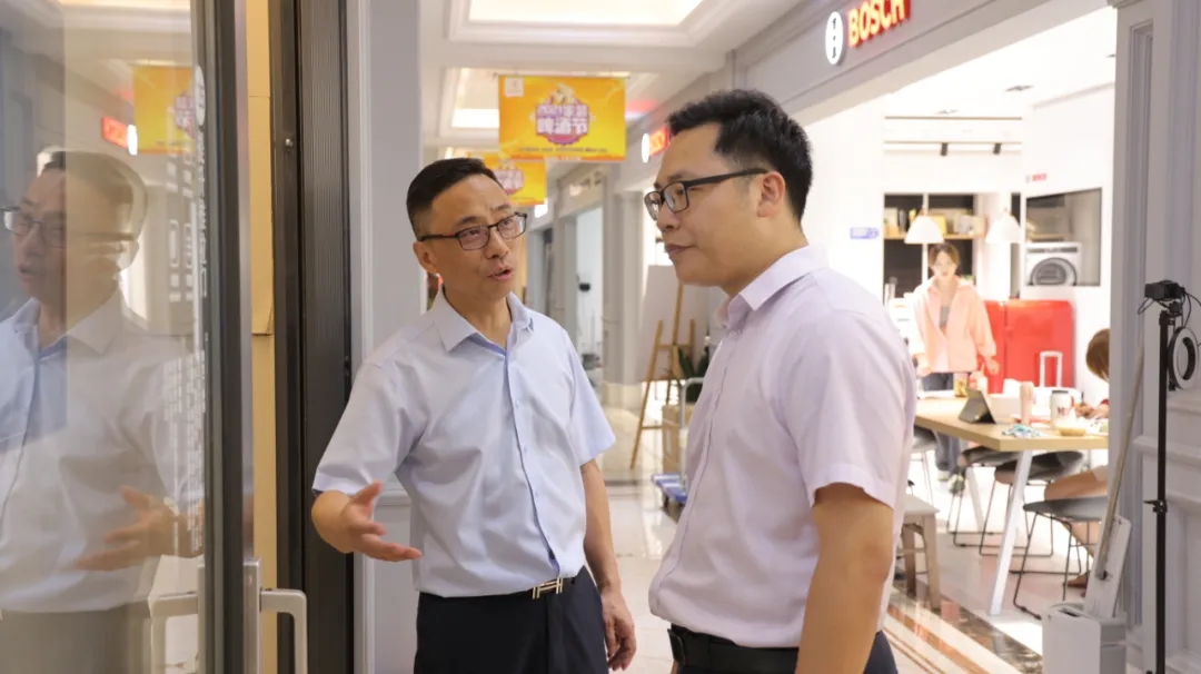 實地走訪銘品展廳，調(diào)研企業(yè)