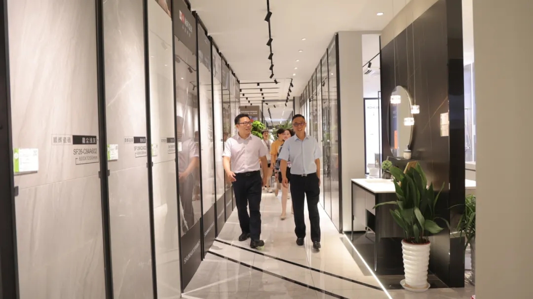 實地走訪銘品展廳，調(diào)研企業(yè)