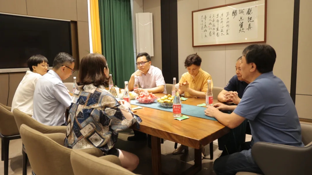 就企業(yè)文化、員工福利展開交流指導(dǎo)工作