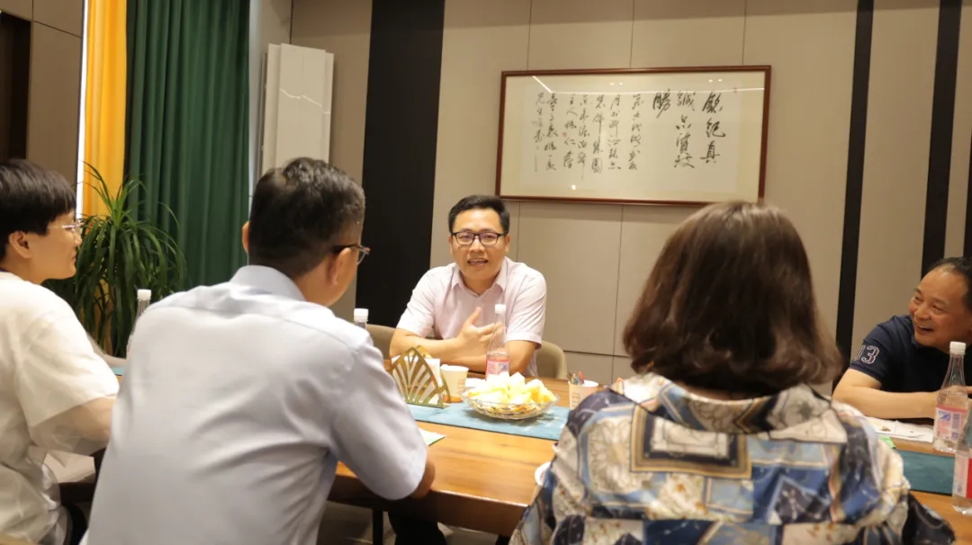 就企業(yè)文化、員工福利展開交流指導(dǎo)工作