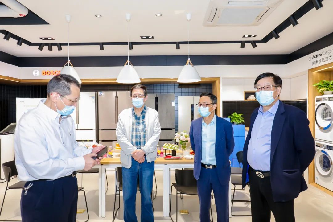 原杭州市政協(xié)副主席 市工商聯(lián)主席鮑世甲、上城區(qū)工商聯(lián)黨組書(shū)記毛學(xué)慶蒞臨現(xiàn)場(chǎng)