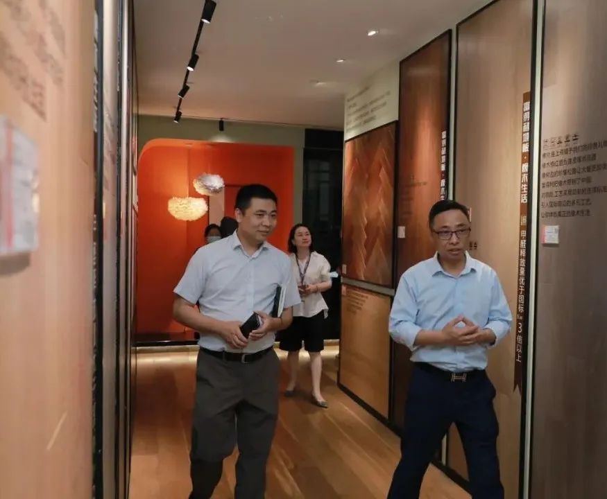 浙江建設(shè)技師學(xué)院副院長干杏芬一行蒞臨銘品裝飾參觀指導(dǎo)