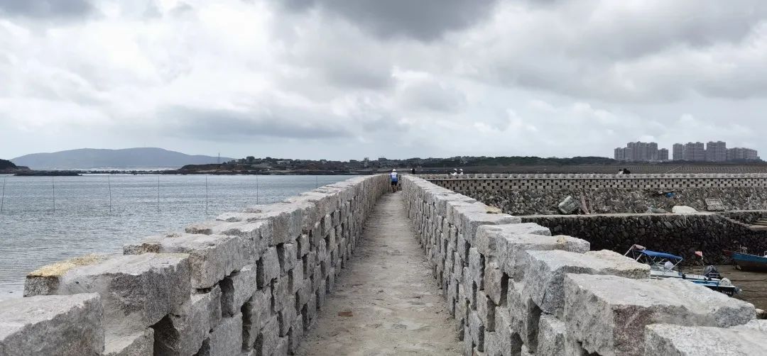 驚嘆于世間山海的美麗，滿足了人們對(duì)于詩和遠(yuǎn)方的幻想