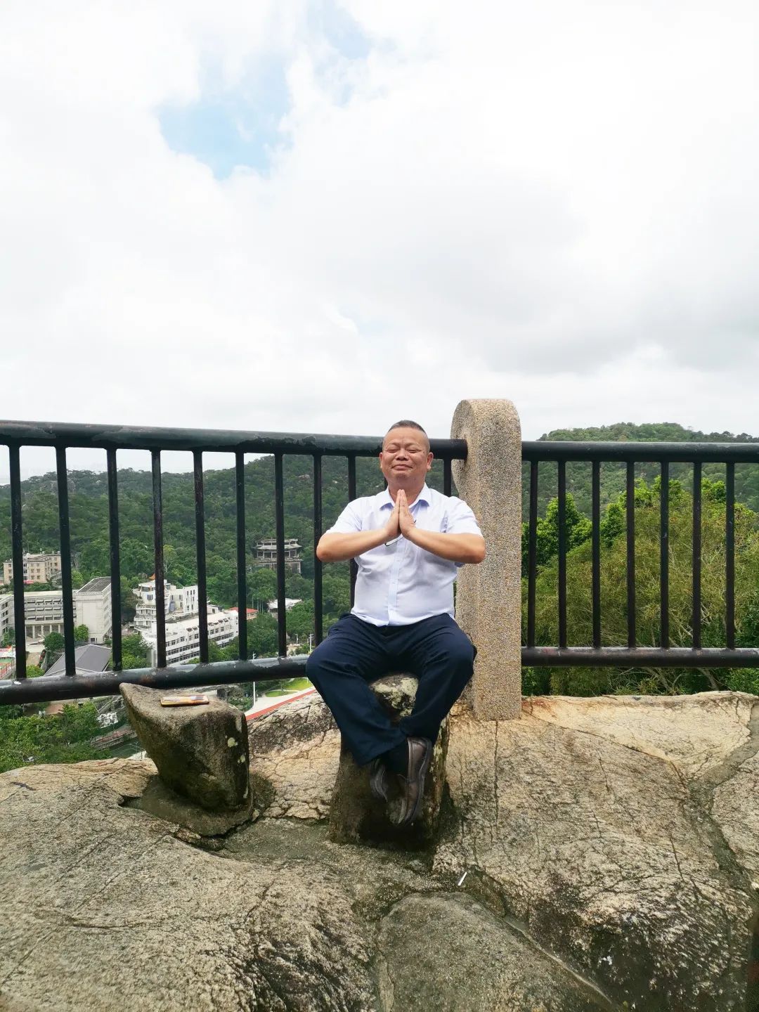 在云淡風(fēng)輕的自然之地，銘品家人暢享心神寧靜時(shí)刻，放松釋然。